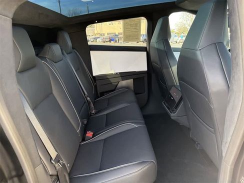 Used 2024 Tesla Cybertruck AWD Crew Cab image 40