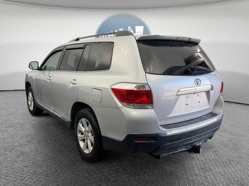 Used 2012 Toyota Highlander SE w/ Tow Pkg image 6
