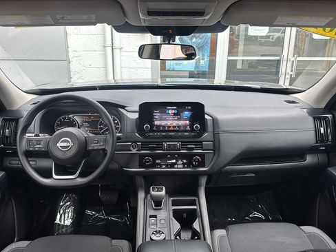 Used 2024 Nissan Pathfinder S AWD/4WD image 25