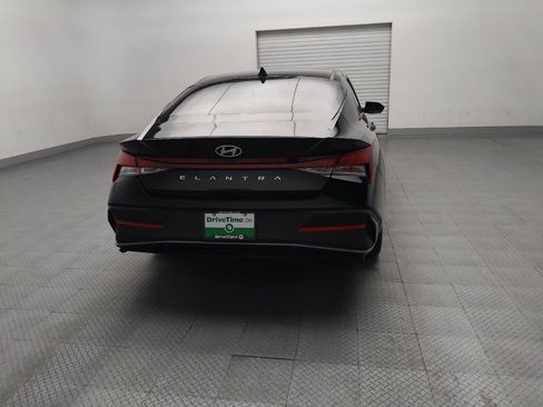 Used 2025 Hyundai Elantra SE image 7