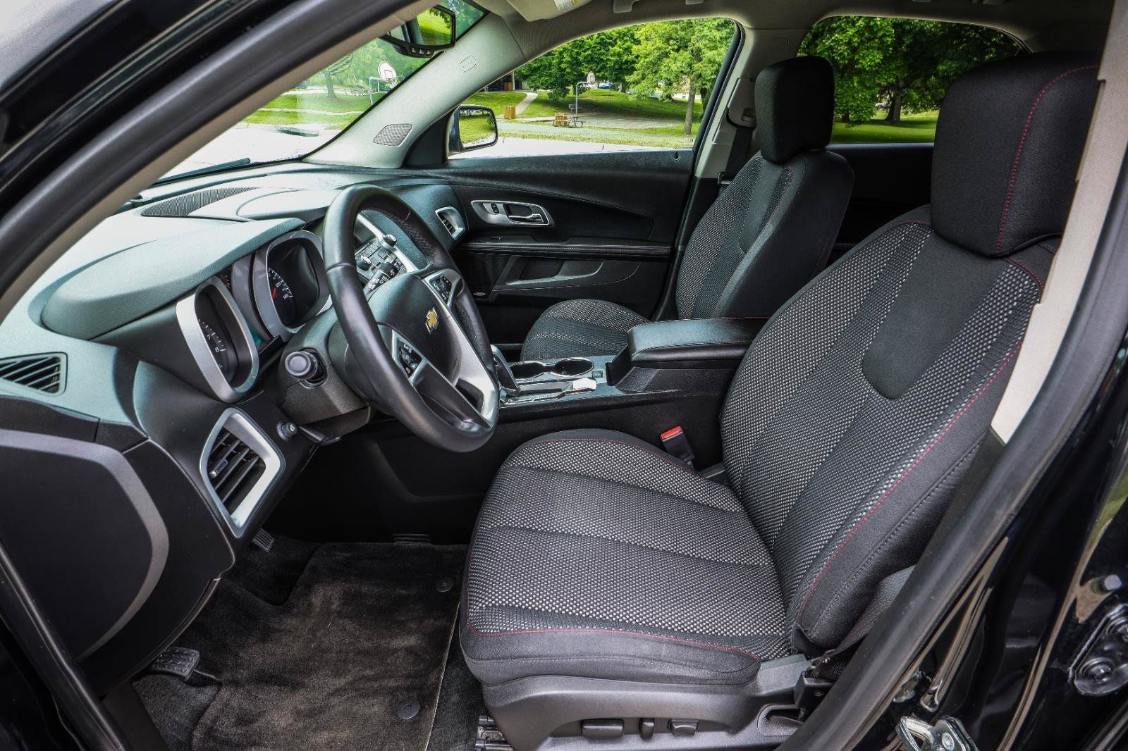 Used 2015 Chevrolet Equinox LT w/ Chrome Appearance Package FWD image 32