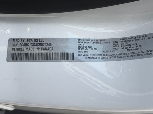 Used 2025 Chrysler Pacifica Limited FWD image 37