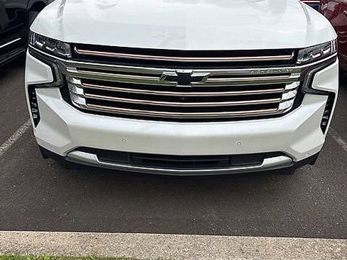 Used 2024 Chevrolet Suburban High Country AWD/4WD image 1