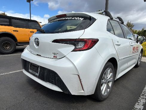 Used 2023 Toyota Corolla SE FWD image 2