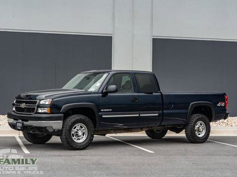 Used 2006 Chevrolet Silverado 2500 LT image 2