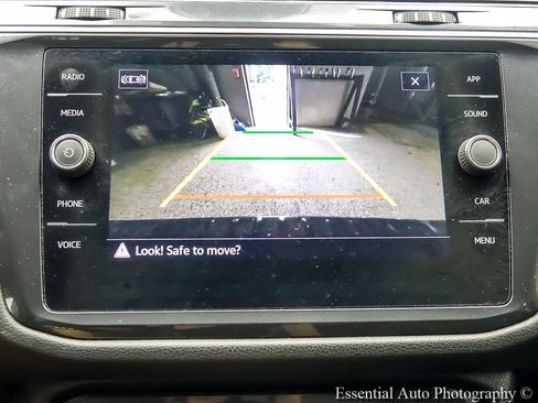 Used 2022 Volkswagen Tiguan SE AWD/4WD image 16