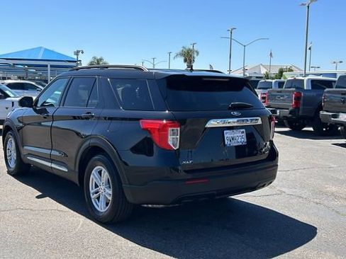 Certified 2023 Ford Explorer XLT RWD image 5