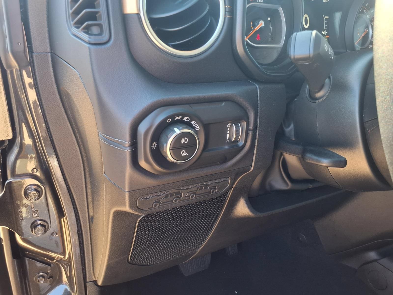 New 2026 Jeep Gladiator Sport AWD/4WD image 11