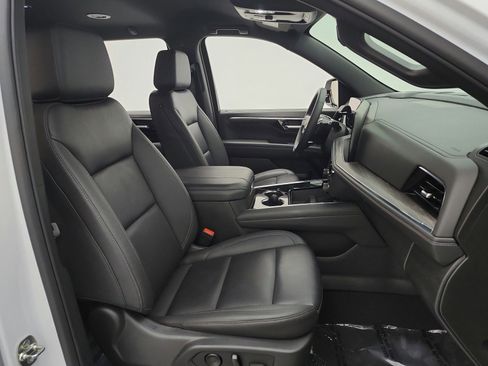 Used 2025 Chevrolet Tahoe LT image 18