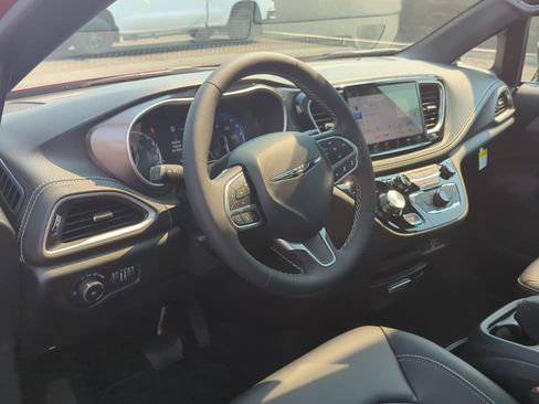 New 2026 Chrysler Pacifica Select image 15