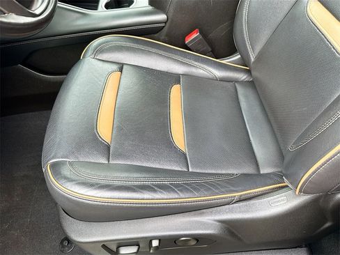 Used 2021 GMC Yukon AT4 w/ Technology Package image 21