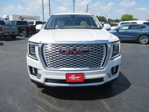 Used 2021 GMC Yukon XL Denali w/ Denali Ultimate Package AWD/4WD image 13