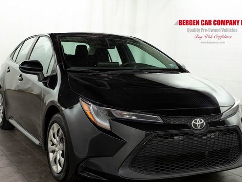 Used 2022 Toyota Corolla LE image 1