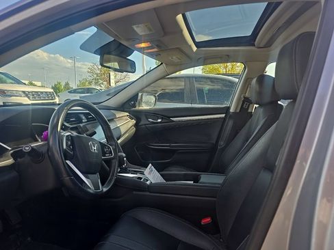 Used 2018 Honda Civic Touring image 10