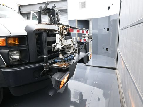 Used 2009 Ford F550 2WD Regular Cab Super Duty image 39
