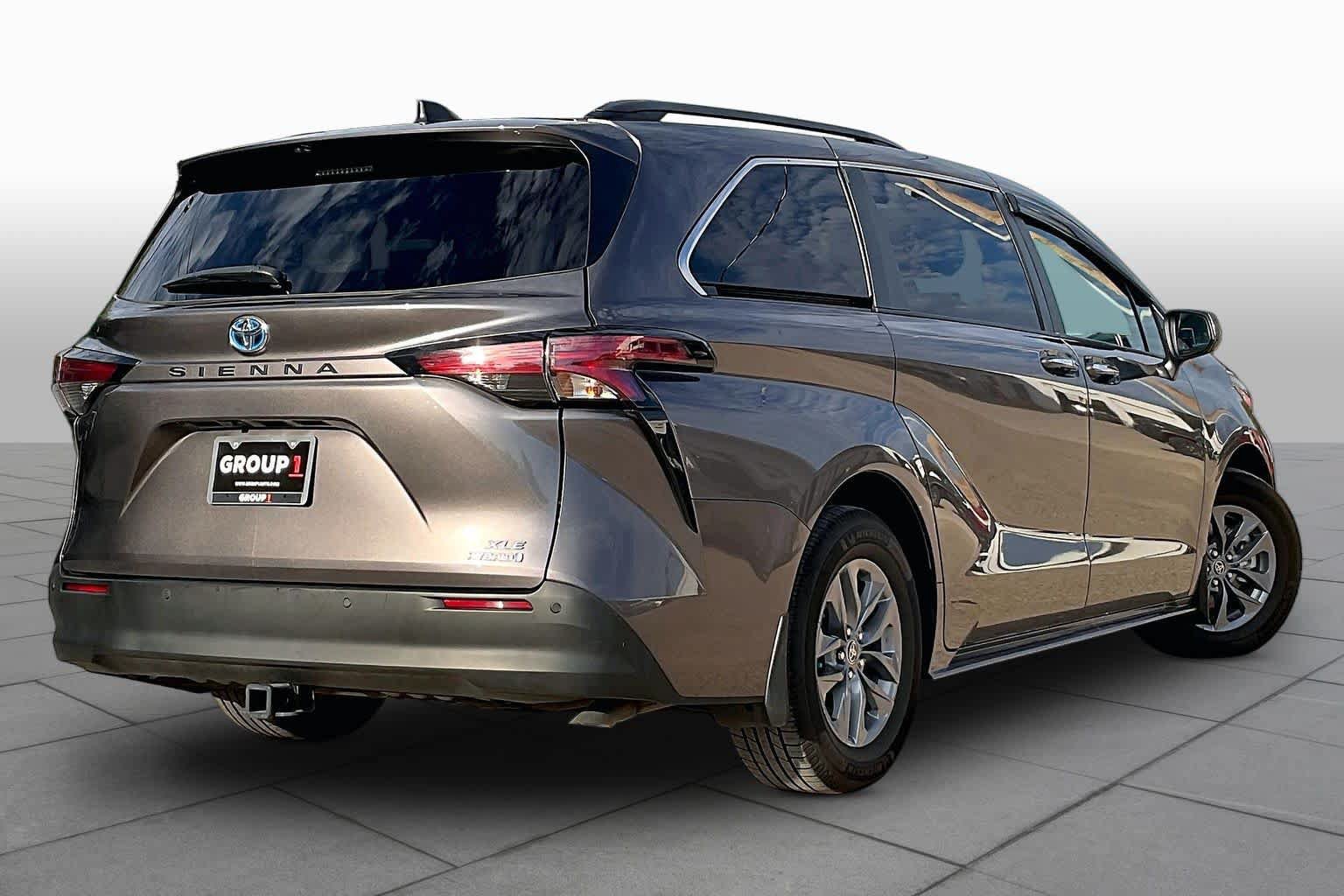 Used 2022 Toyota Sienna XLE FWD image 13