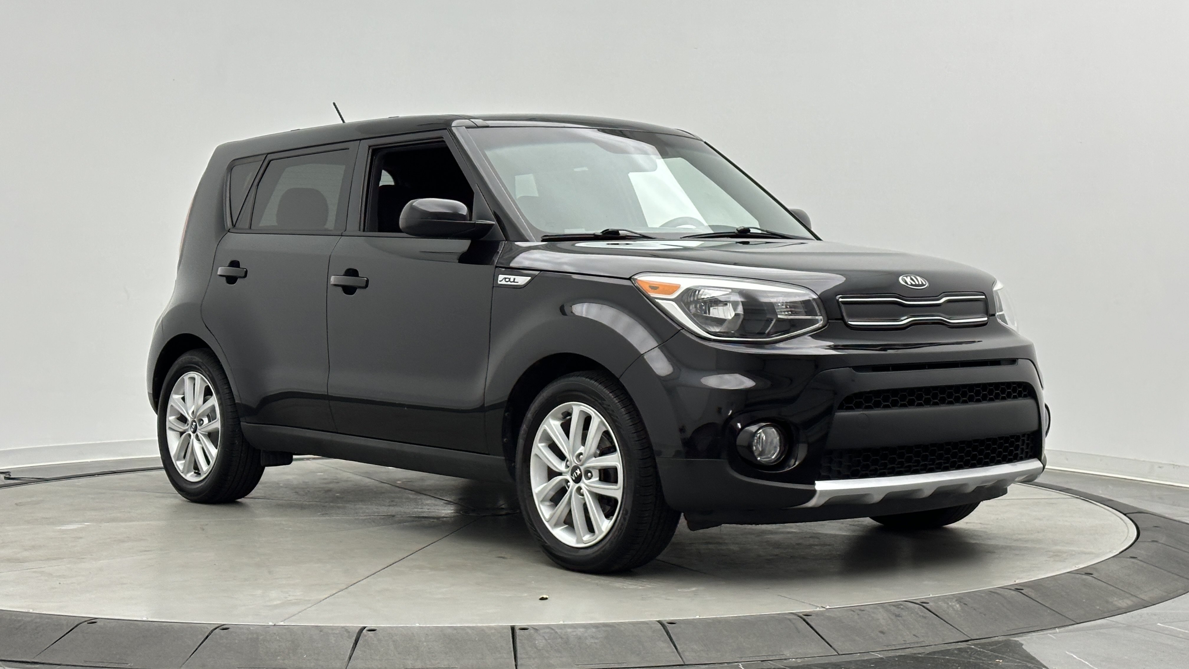 Used 2017 Kia Soul + FWD image 3