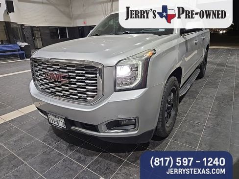 Used 2019 GMC Yukon XL Denali image 2