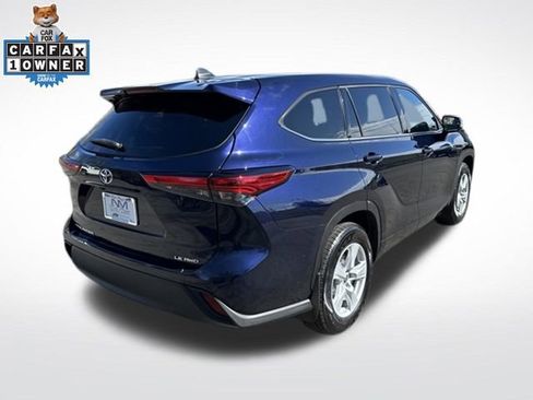 Used 2022 Toyota Highlander LE AWD/4WD image 8