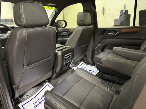Used 2025 GMC Yukon Denali w/ Sun & Power Step Package image 30