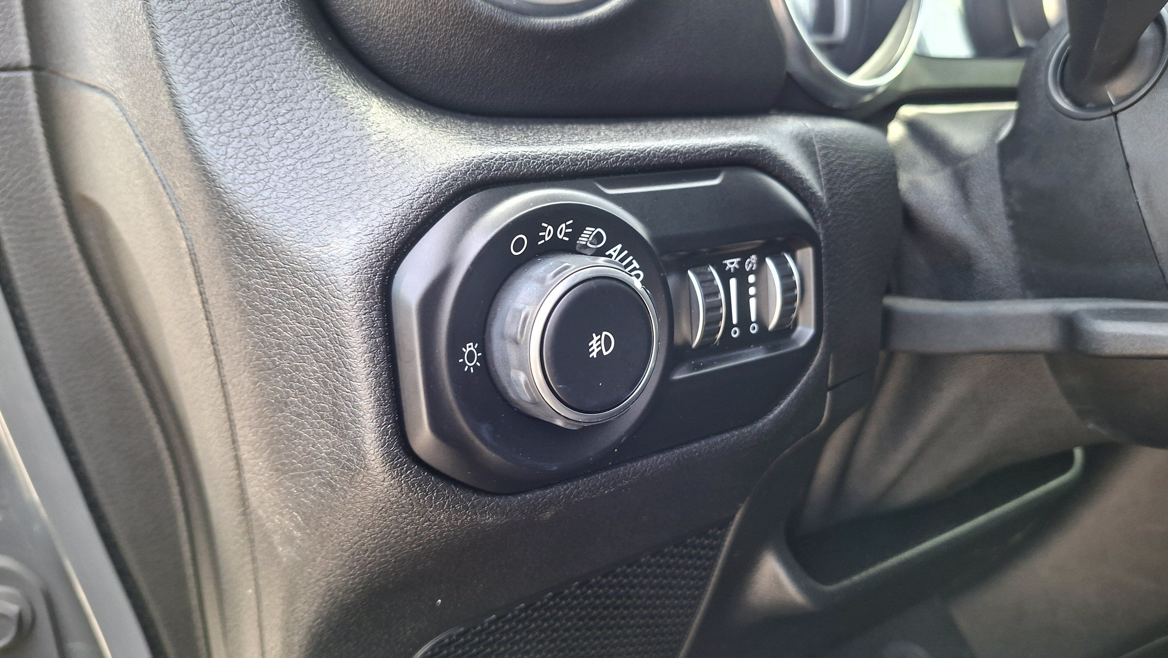 Used 2020 Jeep Wrangler Unlimited Sahara w/ LED Lighting Group AWD/4WD image 10