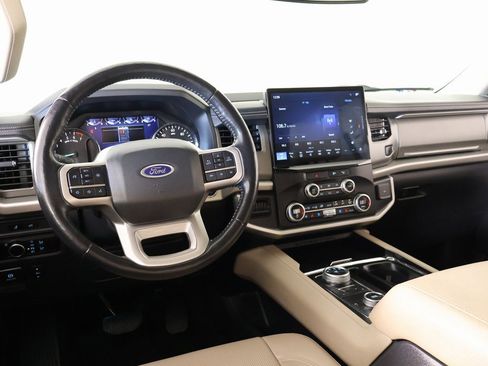 Used 2023 Ford Expedition Max XLT image 2