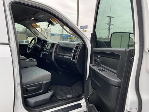 Used 2018 RAM 2500 Tradesman w/ Chrome Appearance Group image 33