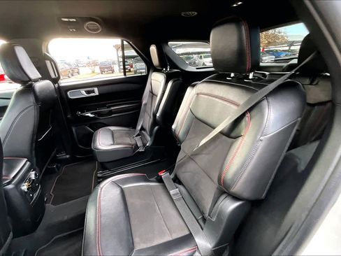 Used 2023 Ford Explorer ST-Line image 18