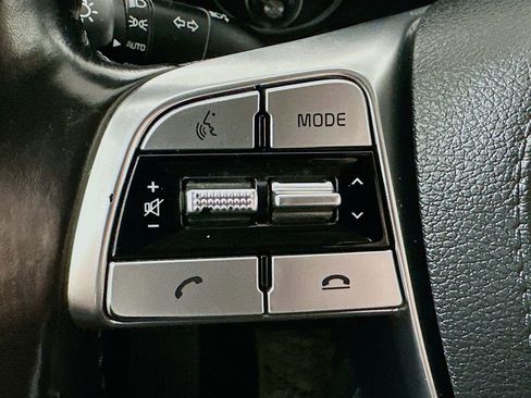 Certified 2022 Kia Telluride LX image 9