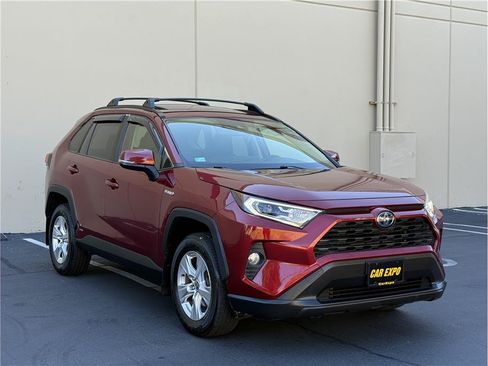 Used 2020 Toyota RAV4 XLE w/ Convenience Package AWD/4WD image 3