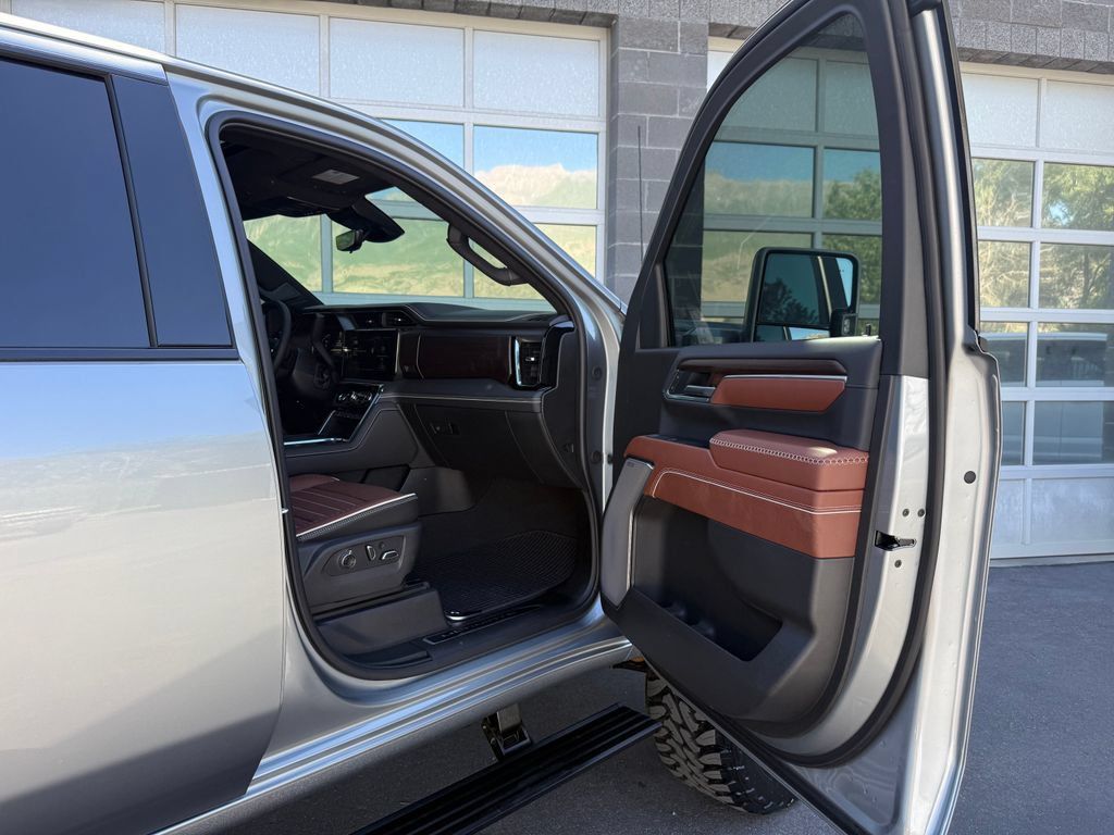 Used 2026 GMC Sierra 3500 Denali Ultimate AWD/4WD image 47