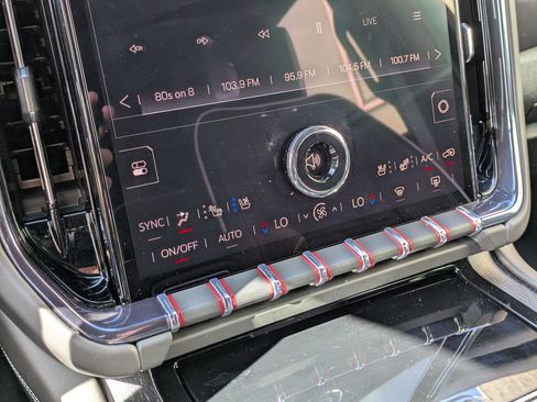 Certified 2025 GMC Yukon AT4 Ultimate AWD/4WD image 22