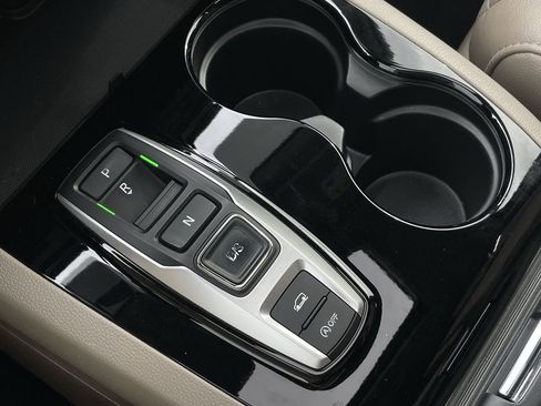 Used 2018 Honda Pilot Touring image 16