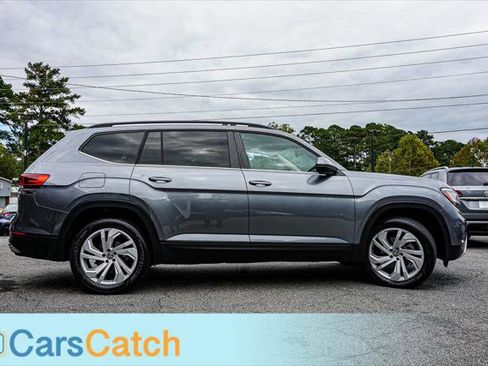 Used 2022 Volkswagen Atlas SE image 2