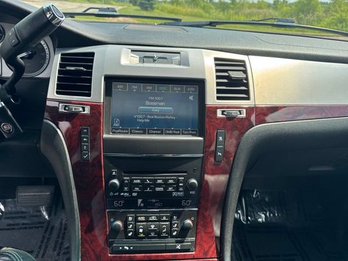 Used 2011 Cadillac Escalade EXT Premium AWD/4WD image 25