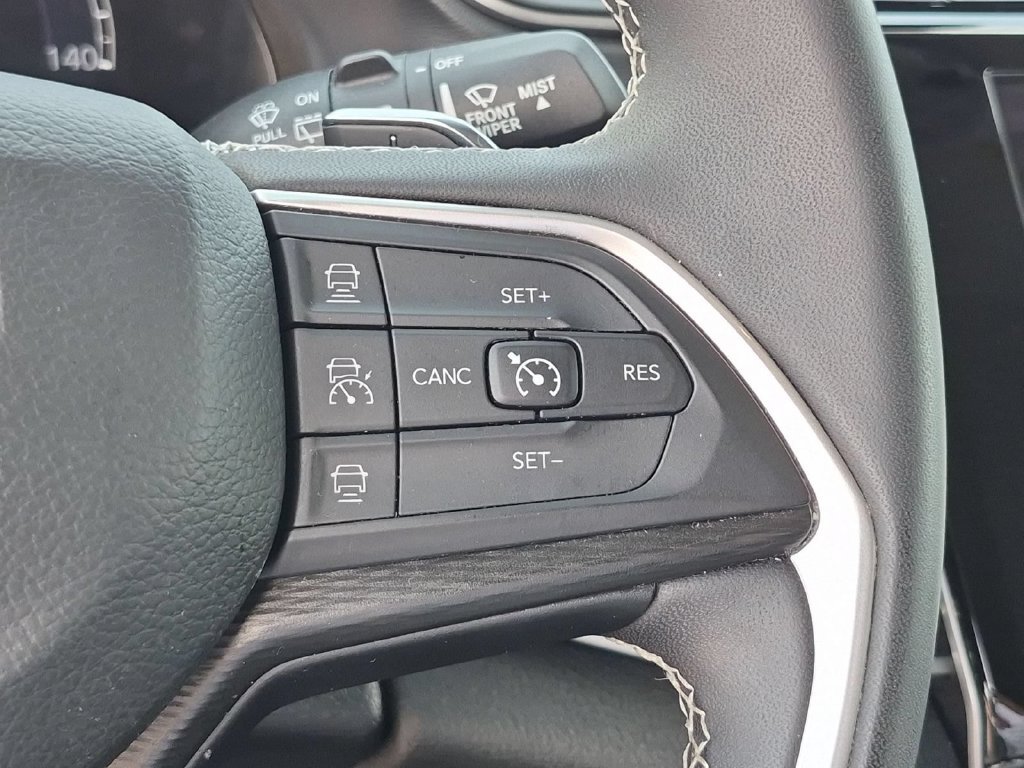Used 2024 Jeep Grand Cherokee Laredo X AWD/4WD image 20
