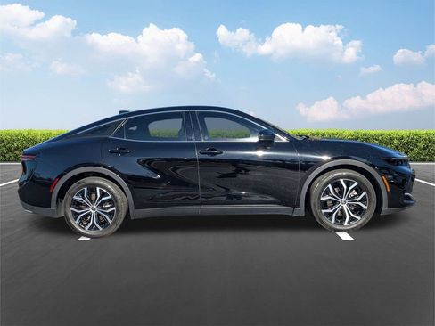 Used 2023 Toyota Crown Limited image 3