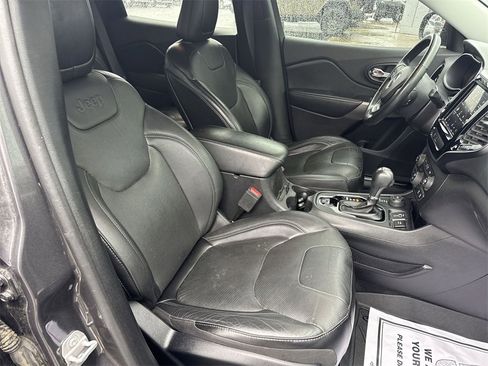 Used 2019 Jeep Cherokee Limited image 25