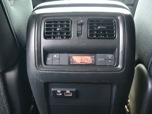 Used 2020 Nissan Pathfinder SV image 18