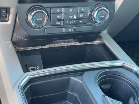 Used 2017 Ford F250 Lariat w/ Chrome Package image 27