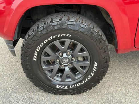 Used 2021 Toyota Tacoma SR5 AWD/4WD image 14