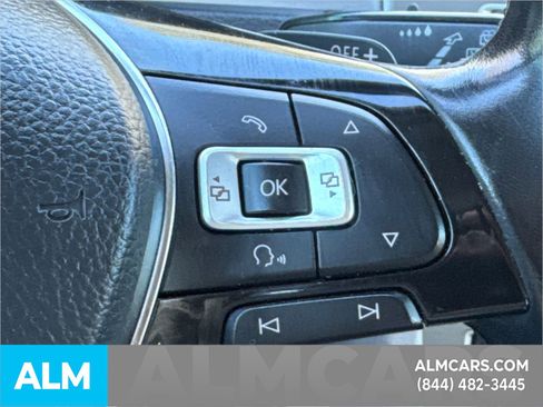 Used 2017 Volkswagen Golf SE image 31