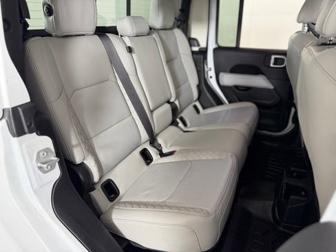 Certified 2021 Jeep Gladiator Overland image 35