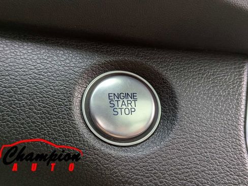 Used 2020 Hyundai Santa Fe SEL w/ Convenience + Premium Package image 32