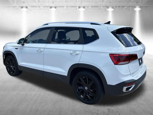 Certified 2023 Volkswagen Taos SE w/ Panoramic Sunroof Package FWD image 4