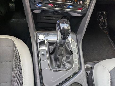New 2025 Volkswagen Taos SE FWD image 15