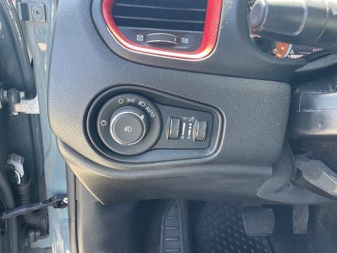 Used 2016 Jeep Renegade Trailhawk AWD/4WD image 21