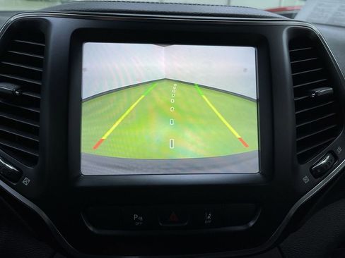 Used 2021 Jeep Cherokee Latitude Lux w/ Sun & Sound Group image 23