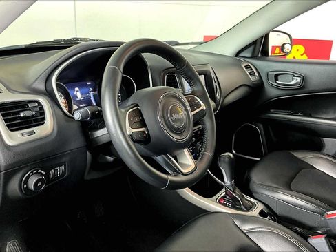 Used 2018 Jeep Compass Latitude w/ Popular Equipment Group FWD image 16