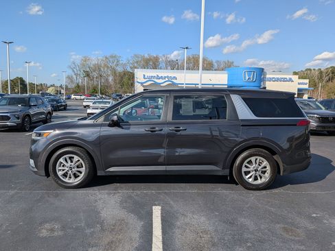 Used 2024 Kia Carnival LX image 6